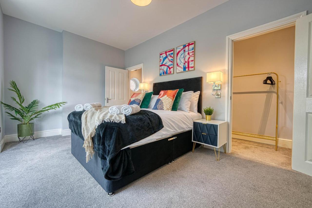 Spacious Nottingham Abode - Sleeps 16 Exteriör bild