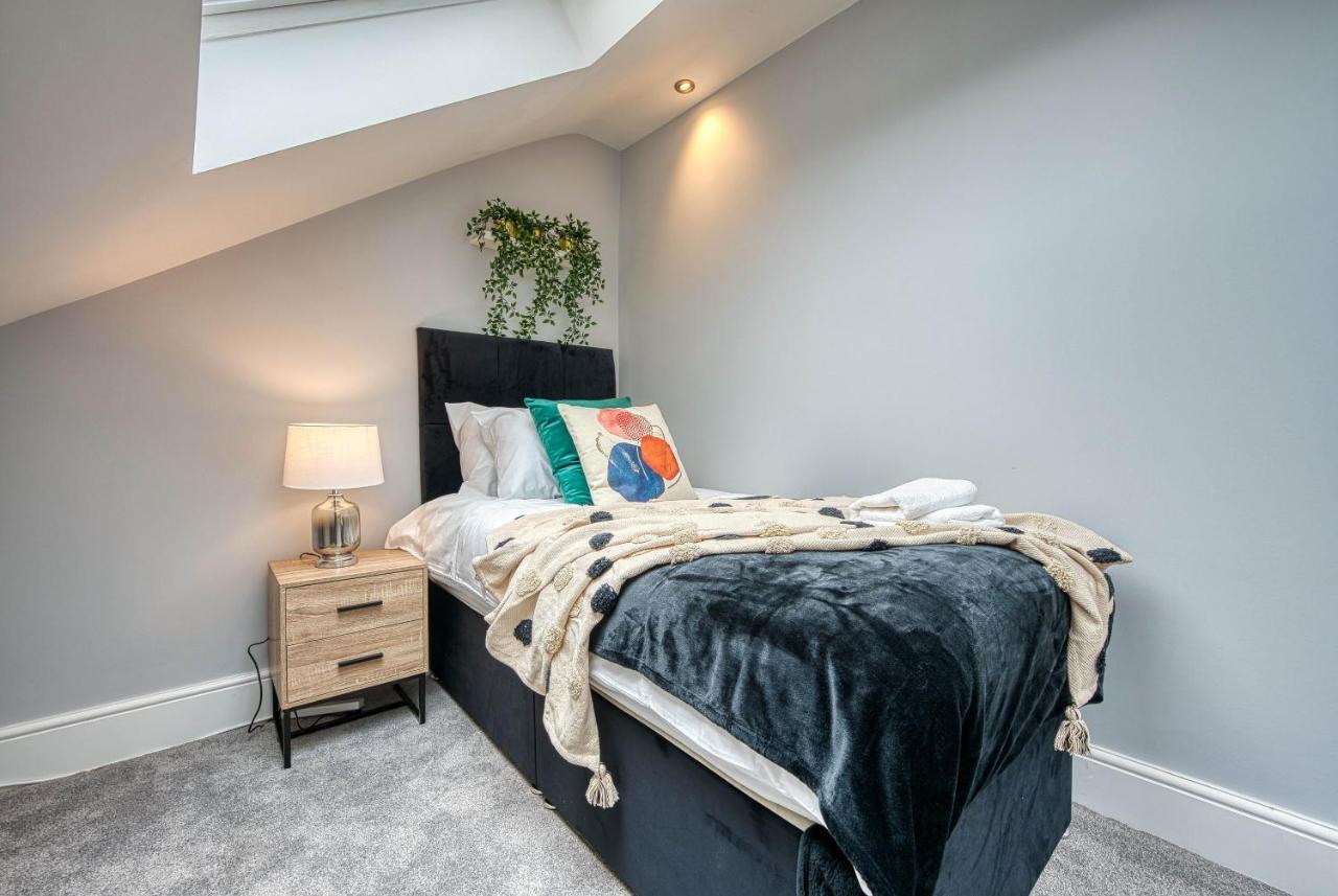 Spacious Nottingham Abode - Sleeps 16 Exteriör bild