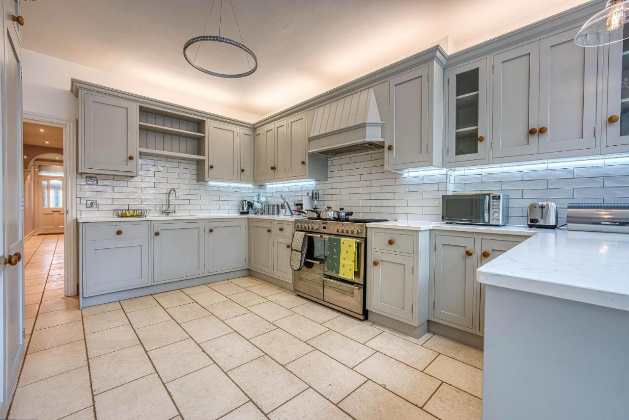 Spacious Nottingham Abode - Sleeps 16 Exteriör bild